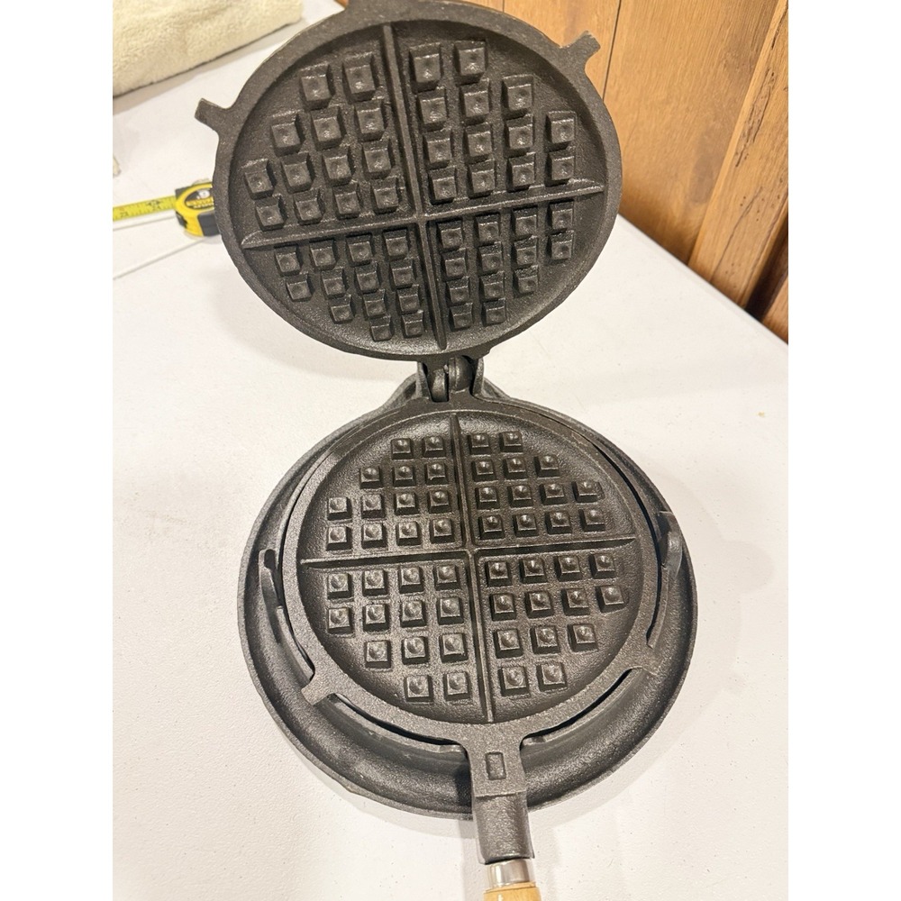 Cast Iron Waffle Maker Gas Stove / Camping Grill Heavy Duty Round Wood Handles - Picture 3 of 9